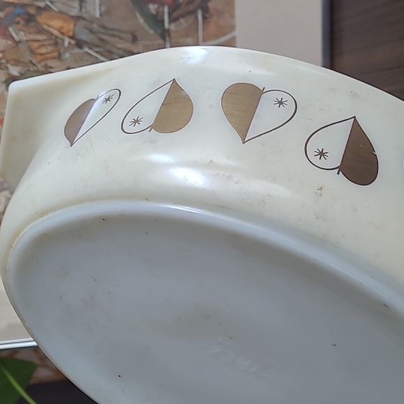 VINTAGE PYREX GOLD HEARTS CASSEROLE DISH - Picture 4 of 9